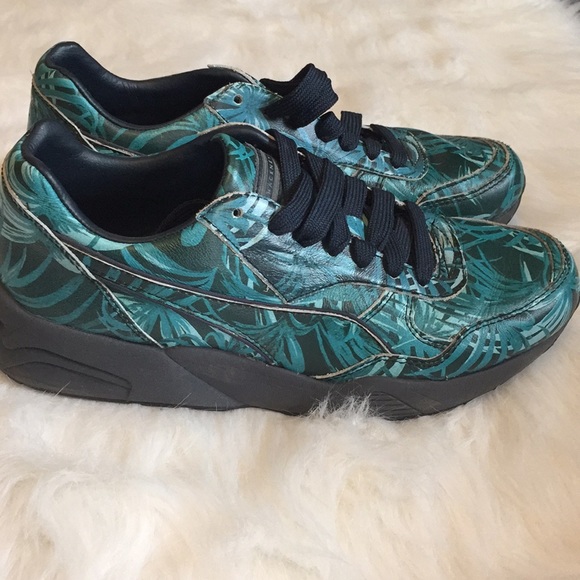 Ladies Puma Sneakers - Picture 2 of 7